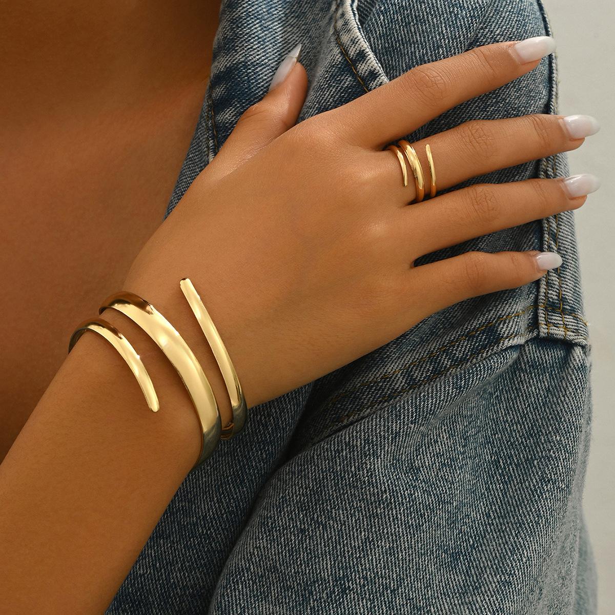 

Vintage Gold Color Geometric Line Bracelet And Thick Ring Combination Sets for Women Daily Wear Holiday Jewelry Set Couple Gifts