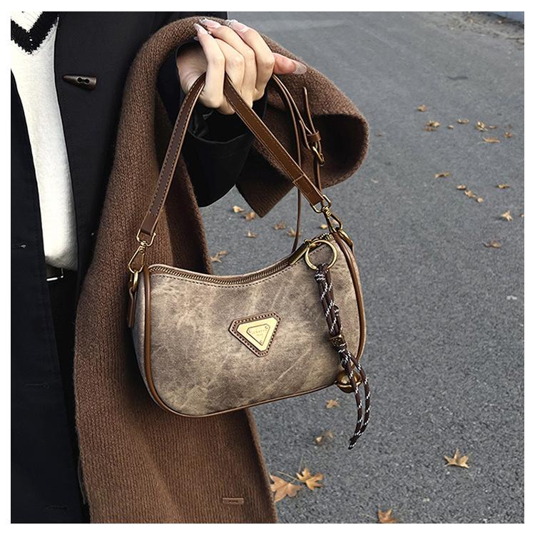 

Красивые сумки большой вместимости, модные и универсальные. кофейный