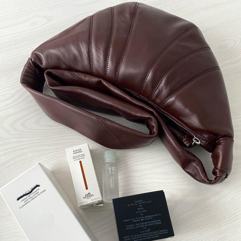 

Французский Круассан Кожа козы Средний Самый простой для сумки-когтя для спичек Konosong Женская сумка Натуральная кожа Повседневная На плечо Кроссбоди На грудь и на пояс Roasted Pecan small size