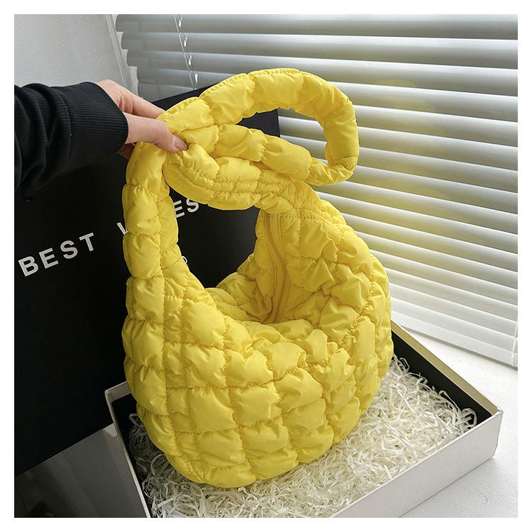 

2023 Новая ручная сумка Cloud Bag, модная мини-универсальная плиссированная сумка большой емкости для подмышек 35x6x28cm жёлтый