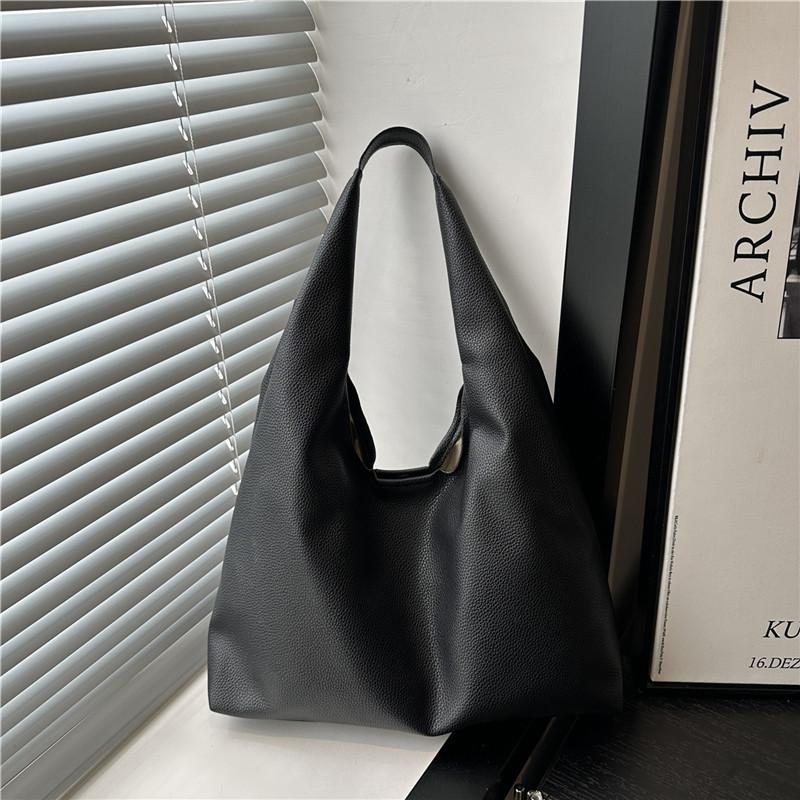 

Autumn and winter large-capacity bag women s new fashion high-end commuter handbag shoulder armpit bag