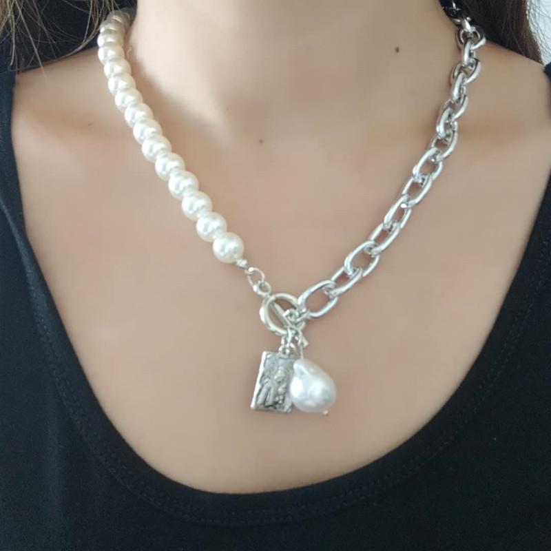 Vintage Baroque Pearl Necklace Alloy Portrait Square Brand Pendant Necklace Women's Two-piece Set