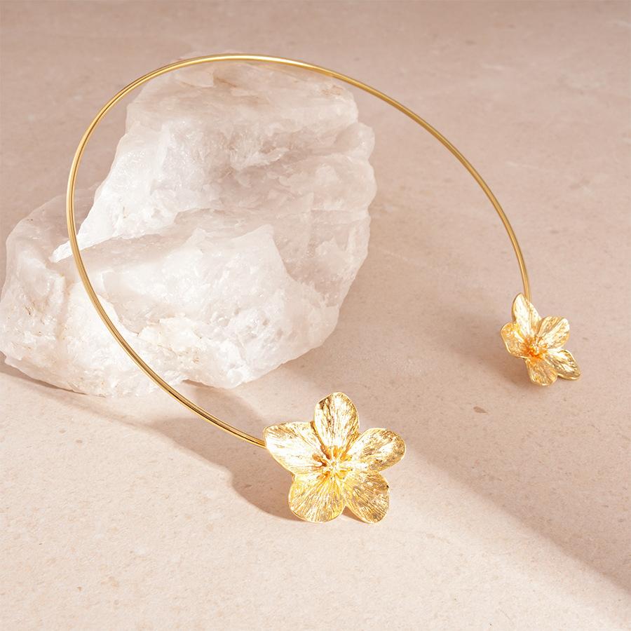 European and American Cross-border Exaggerated Geometric Flower Necklace Accessories Women's Summer High-end Clavicle Chain Niche Personality Items