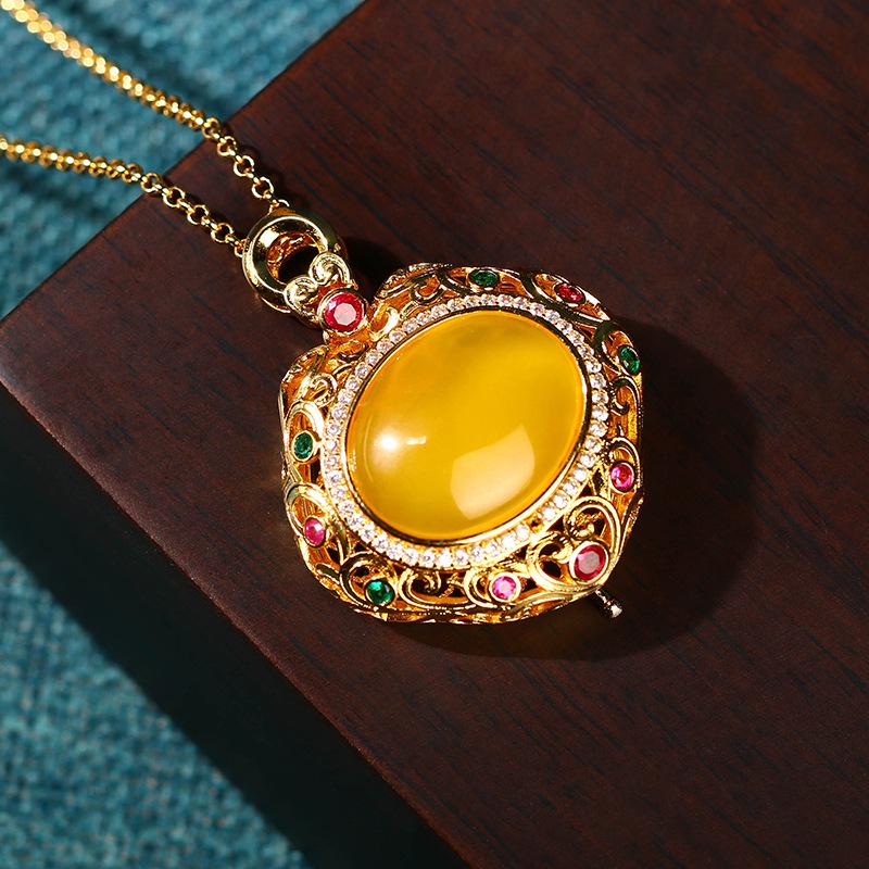 Aieryuan Chinese Auspicious Cloud Agate Cabochon Necklace with Ruyi Openwork and Gilded Gau Box
