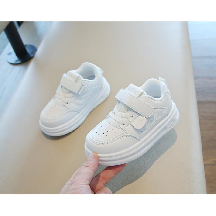 Spring and autumn new children's white sneakers, boys' sports shoes, lightweight girls' casual sneakers, soft-soled baby shoes
