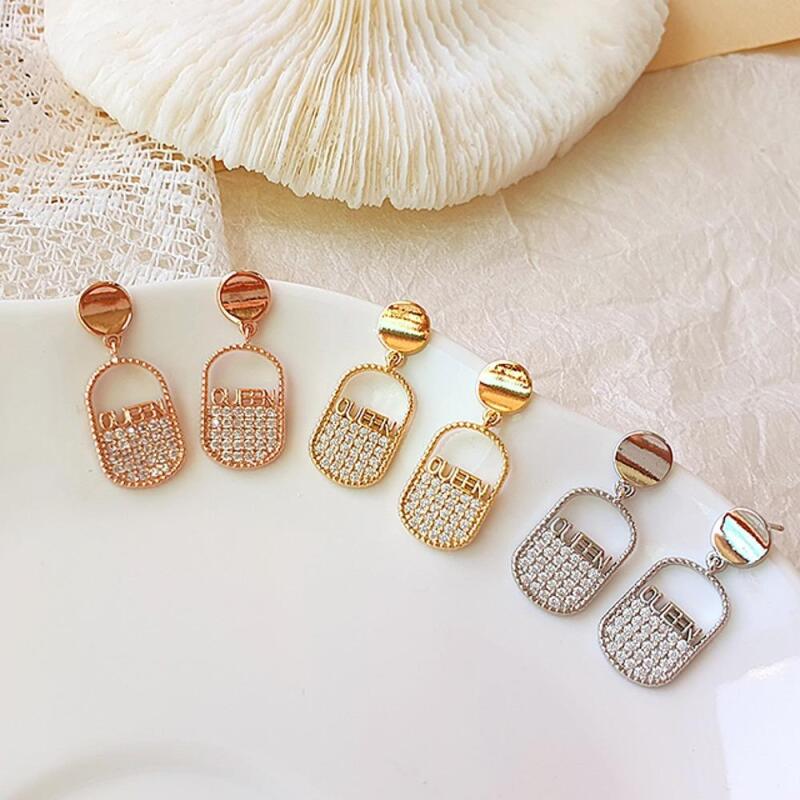 

Women s Anniversary Dress Up Queen Earrings A25970_Pink Gold