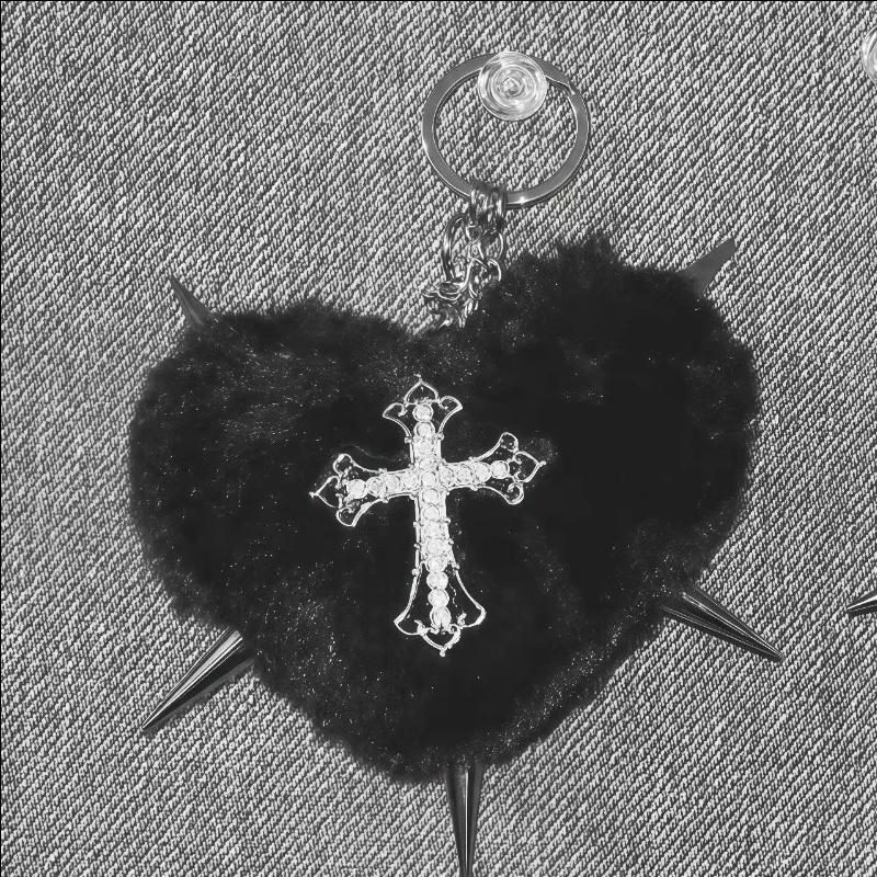 Punk Jewelry Leopard Print Rivet Cross Keychain Punk Cool Grunge Rock Heart Bag Keychain Decoration Accessories Goth