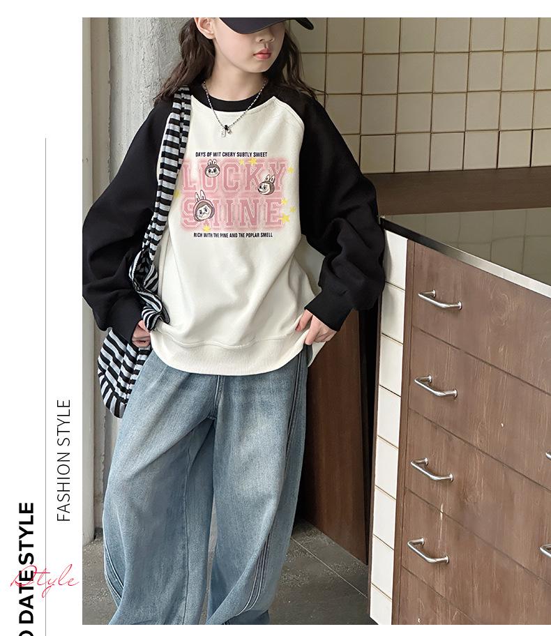 Sweatshirt im koreanischen Stil mit Farbblock für Mädchen - Herbst/Winter 2025, Buchstabenaufdruck, lässiges Oberteil mit Rundhalsausschnitt für mittlere und große Kinder