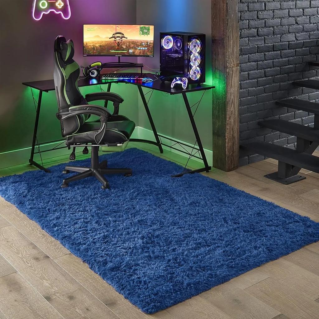 Winter Warm And Soft Fluffy Carpet Is Used As a Floor Mat For Living Room And Bedroom For Home Decoration.