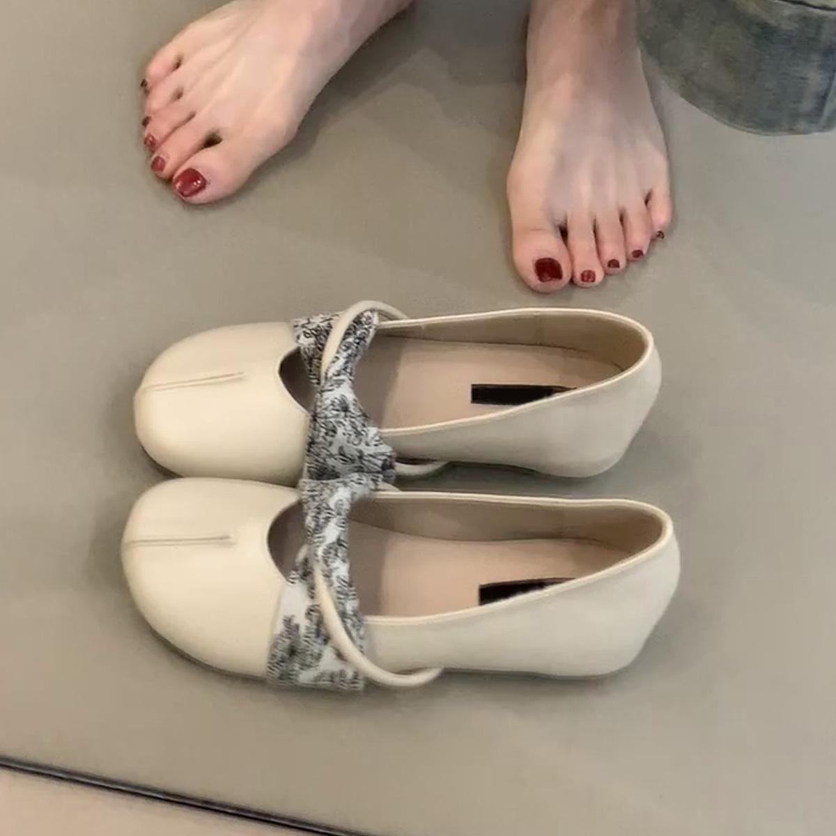 

Sheepskin version~ retro new Chinese Mary Jane shoes with skirt round head shallow mouth inner height increase single shoes gentle evening shoes 35