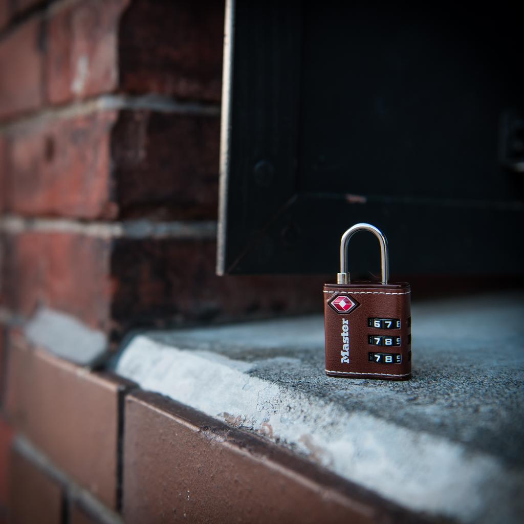 Master Lock Combination Travel Brown Padlock TSA Certified, 30x55x26 mm
