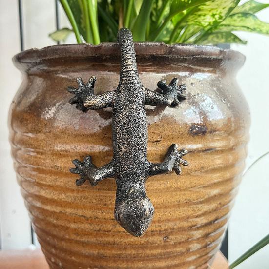 Figurka šplhavého gekona Soška simulovaného ještěra Pryskyřičná zvířecí socha Závěsná ozdoba na květináč na zahradu