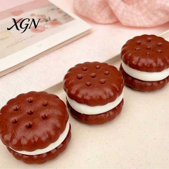 Squeeze Toy Realistic Cream Sandwich Cookie Slow-Rising TPR Stress Relief Fidget for Cute Food-Themed Decompression Gadget Kids Ball
