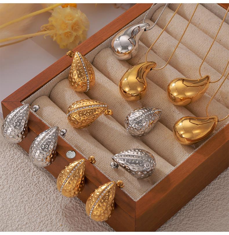 Luxury Water Drop Rhinestone Earrings and 18K Gold-Plated Titanium Necklace Jewelry Set