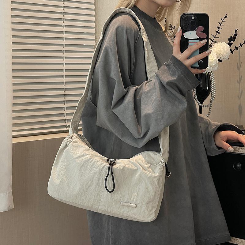 Nische niedlich Nylon vielseitig plissierte Wolkentasche Damen Schultertasche Achseltasche