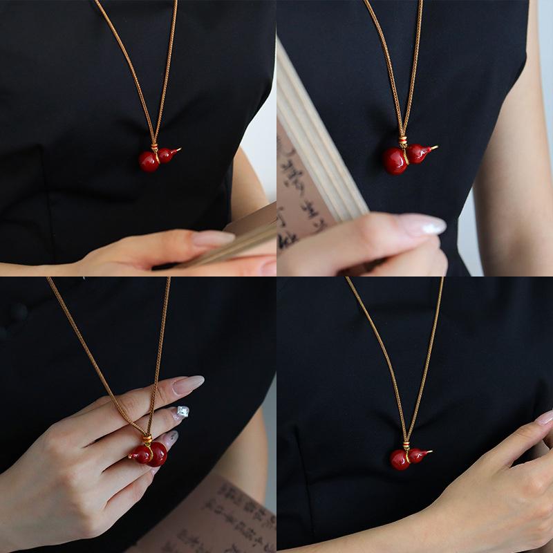 Elegant Chinese Gourd Pendant Necklace for Women - Luxury, Fashionable & Versatile