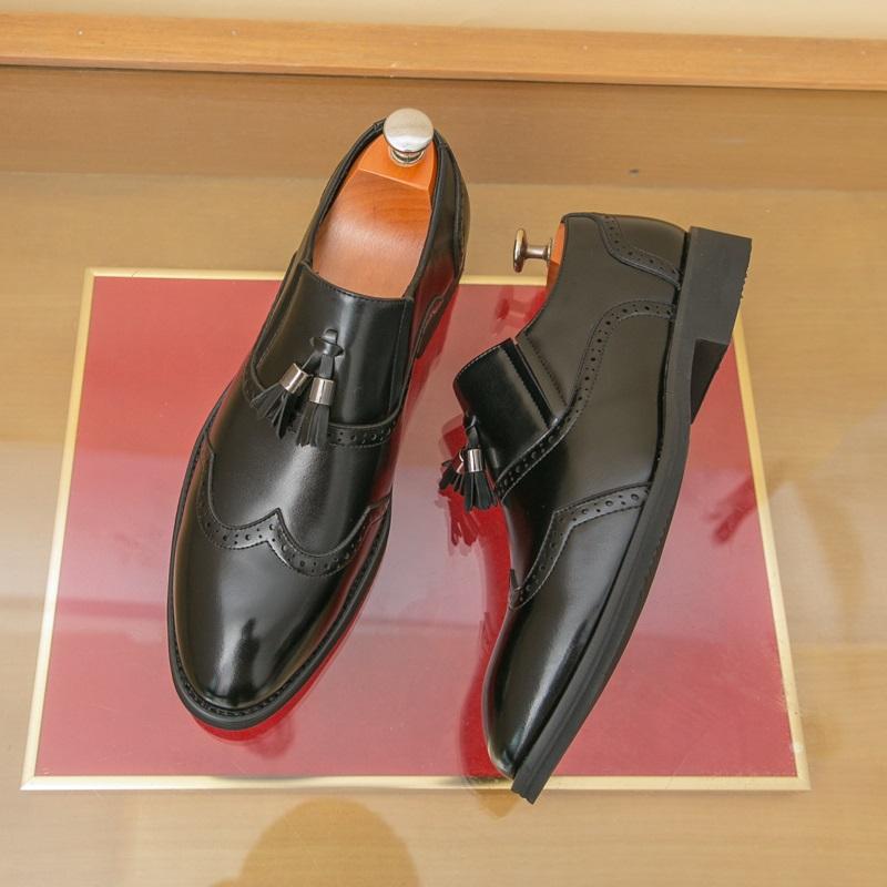 Designer New Men Pointed Tassels Leather Brogues Shoes Britain Fashion Gentleman Tassels Loafers Wedding Formal Dress Footwear