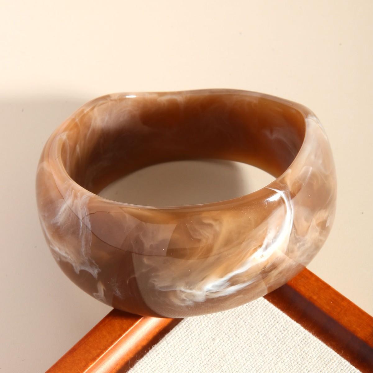 

Korean Khaki Color Wave Wide Version Round Acrylic Resin Bangle Bracelet for Women Irregular Geometric Bangle Pulseras Steampunk