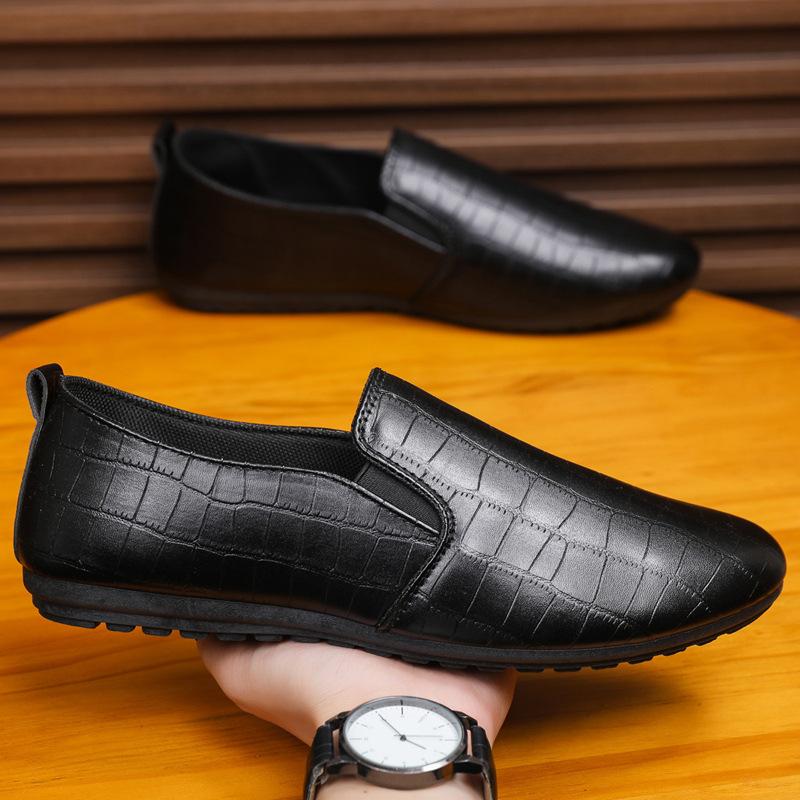 

2025 summer new leather shoes men s Korean version trend driving casual shoes fashion Doudou shoes men s one 2025 39