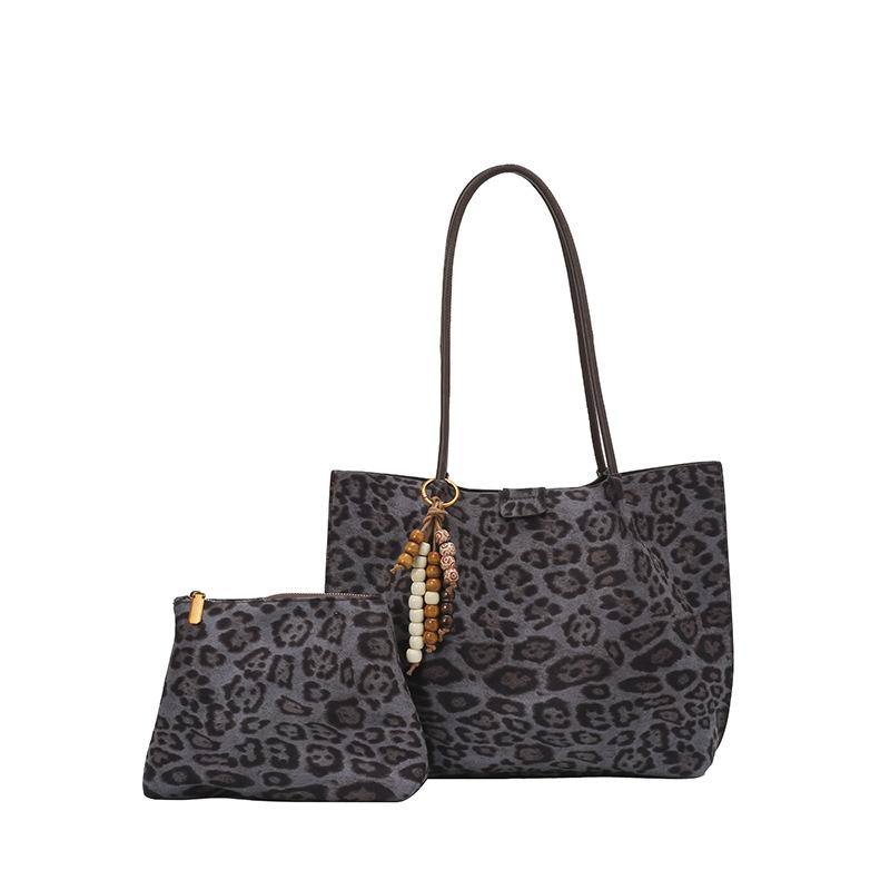 

Casual large-capacity bag women s 2025 autumn new Tongle shoulder bag popular leopard print portable bag no pendant серый