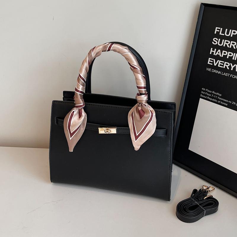 Autumn new fashionable red commuter handbag bag high value simple casual shoulder messenger bag bag women