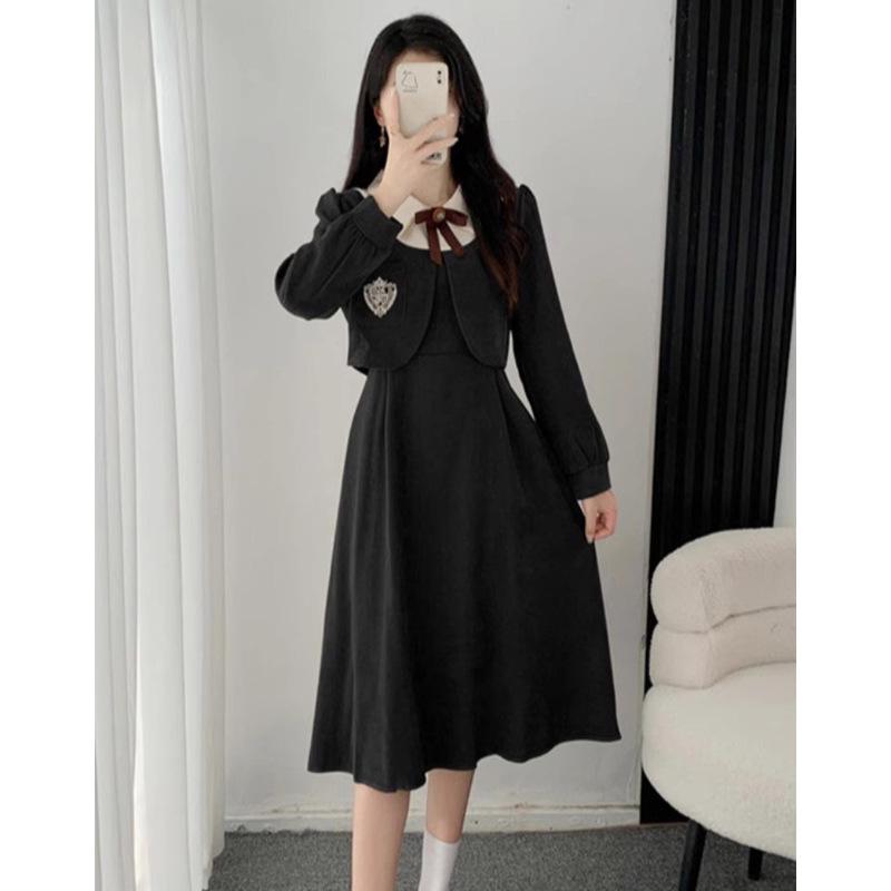 

Butterfly Brooch Corduroy Dress: Women s Faux Two-Piece A-Line in French Academy Style for Autumn/Winter L чорний