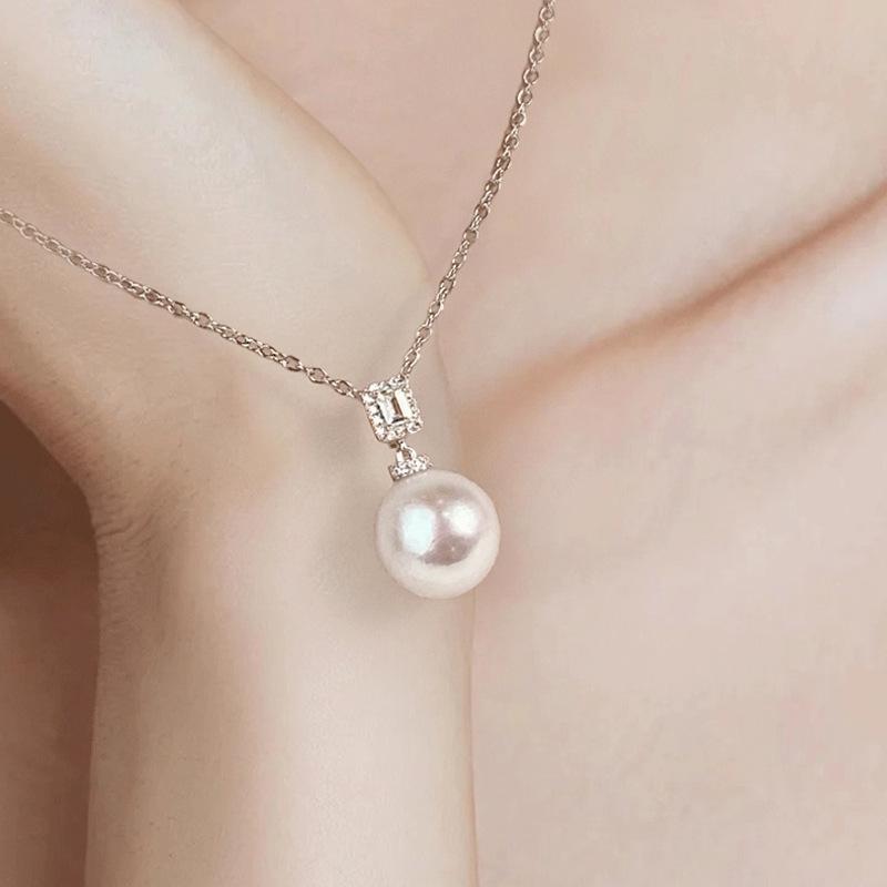 Collier Classique de Perles d'Eau Douce Zhuji avec Grand Pendentif Carré