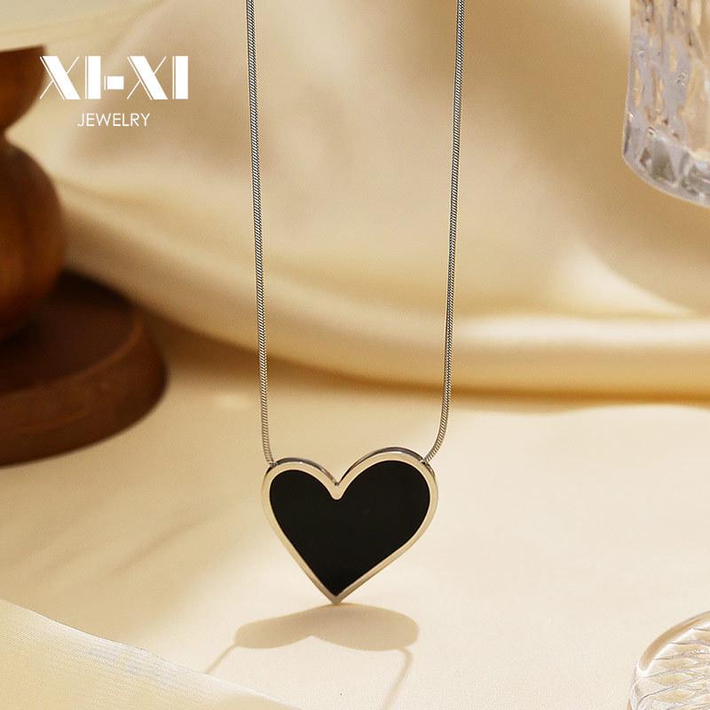Black Heart Mother-of-Pearl Pendant Necklace - Versatile Heart-Shaped Sweater Chain for Women