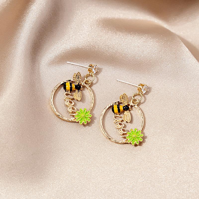 Trendy Bee and Flower Earrings for Girls, Cute and Creative Insect Design, Long Drop Dangling Jewellery