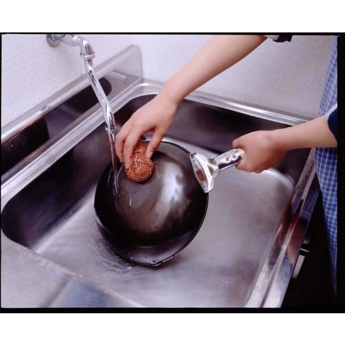 Fujisho Copper Kitchen Sponges, Pack of 6, 9cm Diameter X 2cm Thick, Prevents Bacteria Growth, For Stubborn Stains, Pure Copper Scrubbing Brush, F4389