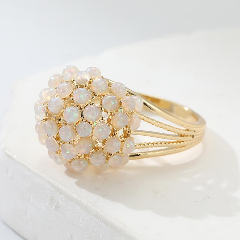 Elegant Temperament Inlaid Synthetic Opal Golden Plated Ring for Women's Fashion Banquet Wedding Engagement Jewelry Accessories