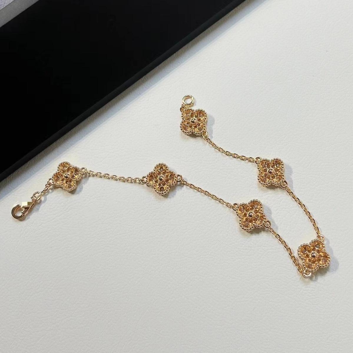 V Золотой Мини Маленький Четырехлистный Клевер Браслет с Шестью Цветками Женский Позолоченный 18K Золотом Полностью Бриллиантовый Цветочный Ювелирный Изделие Темперамент Nude