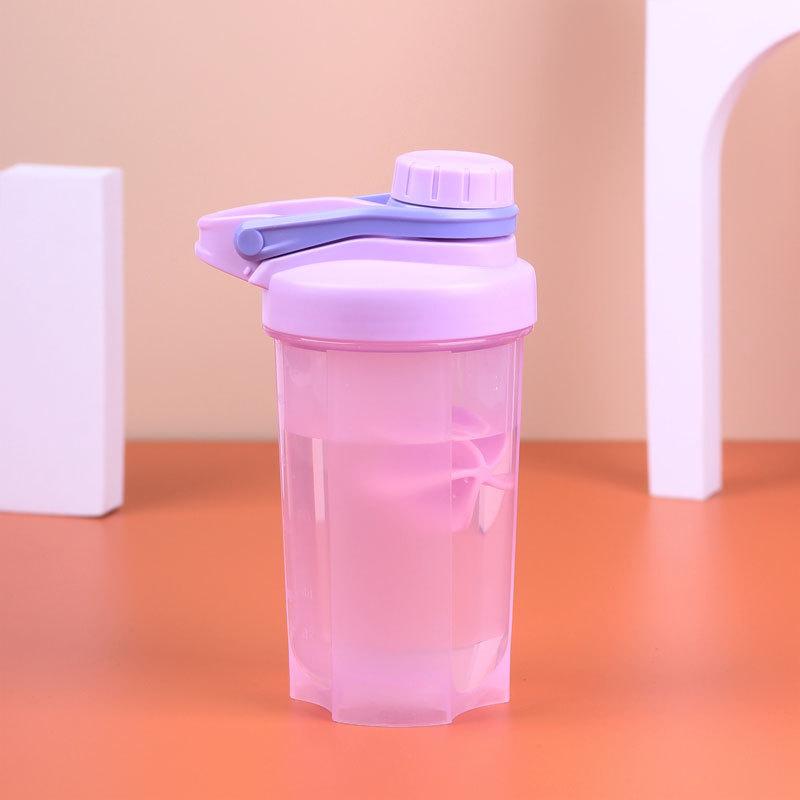 Tazza di plastica da 500 ml Tazza pubblicitaria sigillata Tazza per fitness Tazza per acqua sportiva Tazza per mescolare Tazza per shaker per proteine in polvere con manico