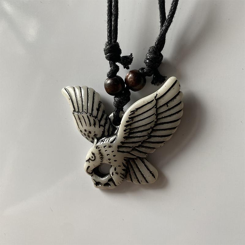 Retro Falcon Creative Eagle Pendant Necklace Trendy Men Unique Eagle Necklace Jewelry Gift as the picture