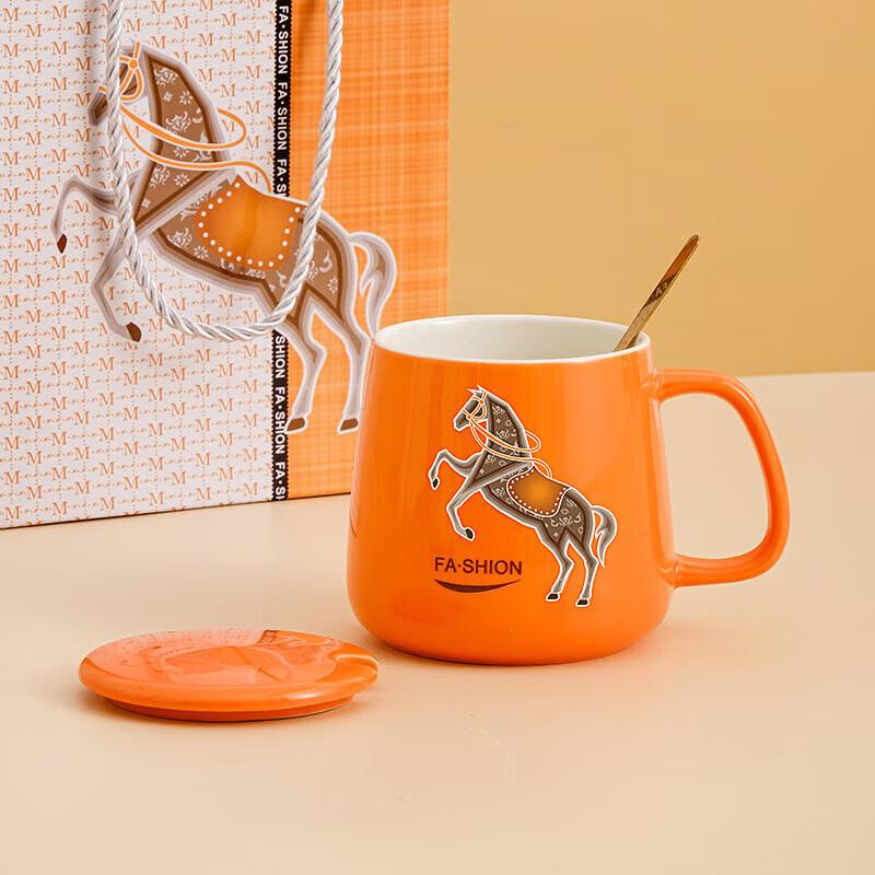 Ceramic Mug with Lid, Spoon & Towel Gift Set