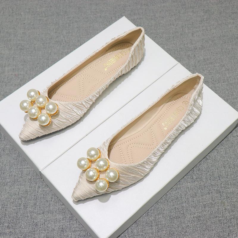 Fashion Big Pearl Decoration flats shoes woman pointed toe pleated silk wedding shoes slip on loafers female elegant work shoes size 42