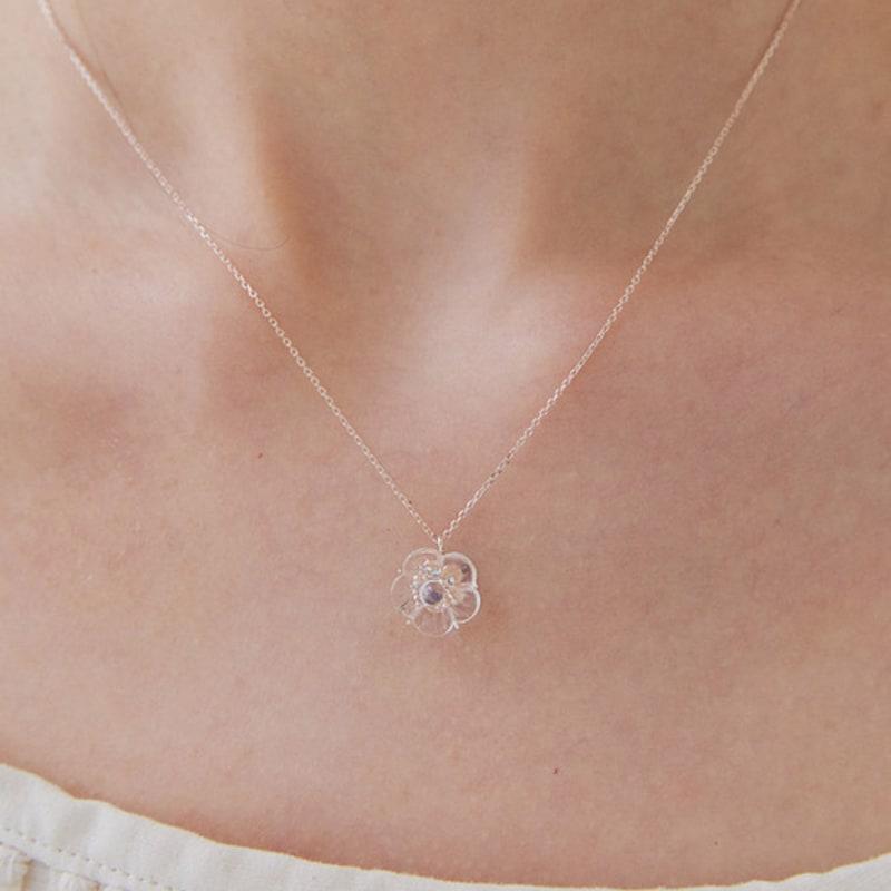 OR D`OR Natural Stone White Quartz Flower Necklace