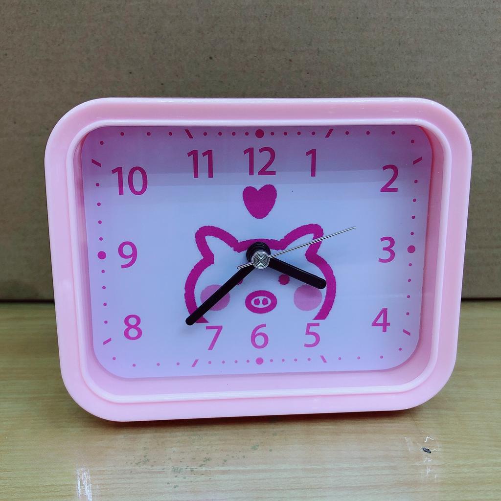 Einfacher, großzügiger und klarer digitaler rechteckiger Wecker, Bonbonfarbe, frische und ungezwungene Uhr