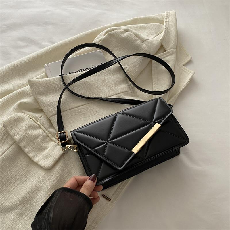 Elegant Solid Color Shoulder Bag For Women Featuring Chic Design And Trendy Style чёрный