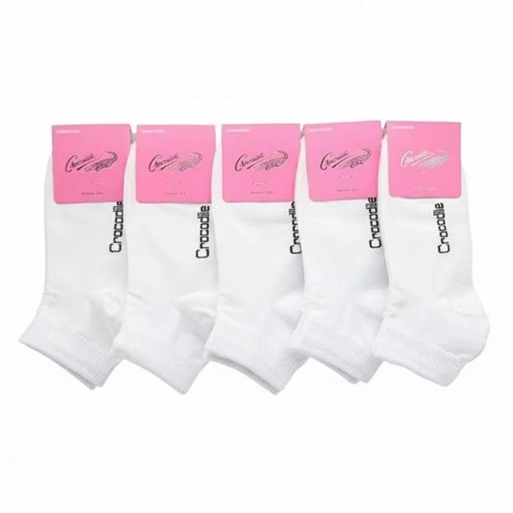 5 Pairs of White Crocodile Women s Plain Ankle Socks