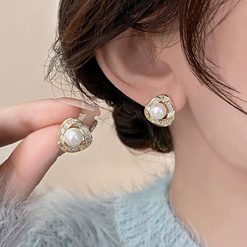Sparkling zircon square earrings light luxury high-end pearl stud earrings simple commuting temperament ear clips no ear piercings ins
