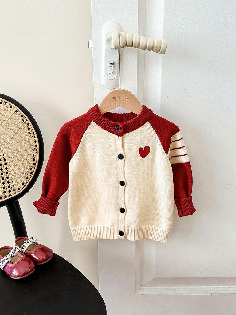 2025 Herbst/Winter Familie Strickpullover Strickjacke: Liebesherz-Design für dreiköpfige Familie für Vollmondfotos.