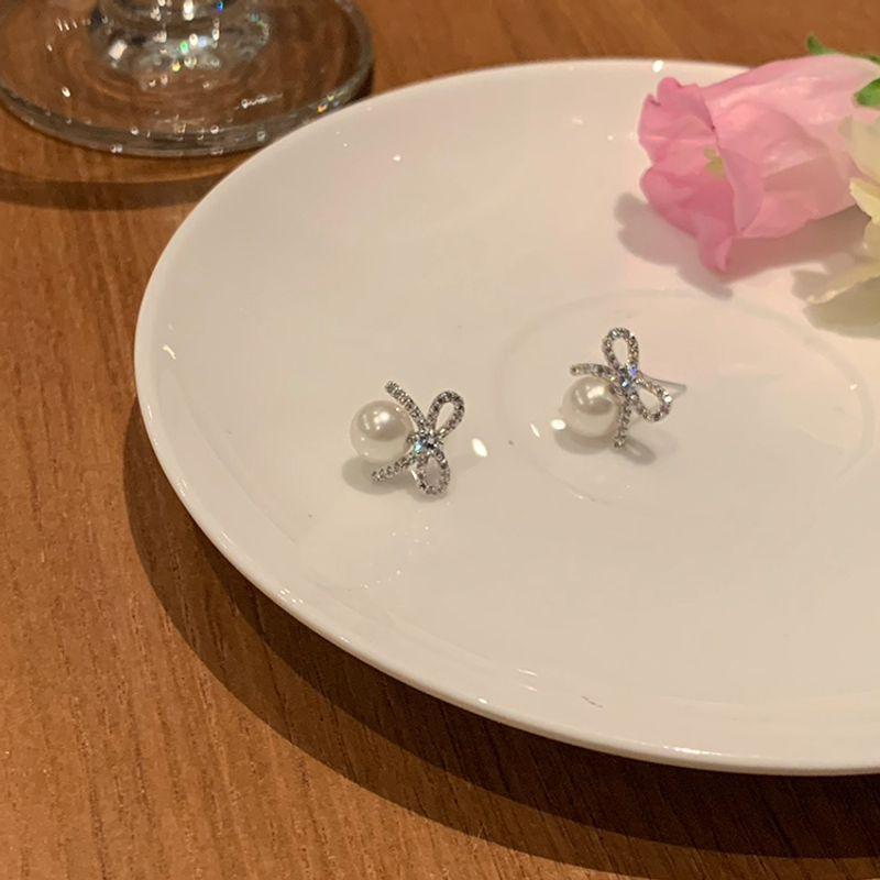 

Доступная роскошь Подходит для весны Жемчужные женские Элегантные банты Pair of 925 silver needles