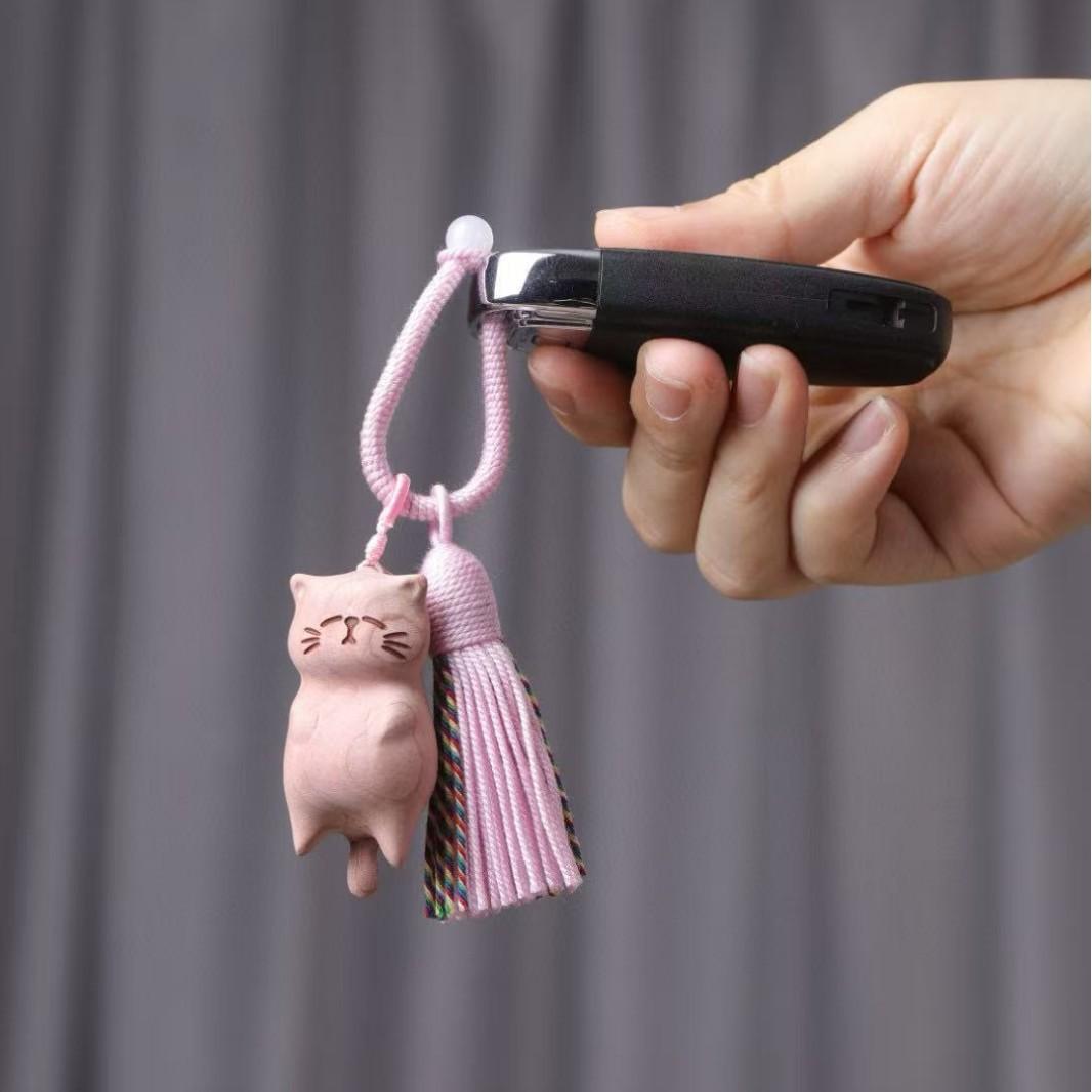 

Handcrafted Wooden Cute Money Catching Cat Pendant - Whimsical Animal Art for Bags, Phones, Car Keys | Ideal for Thanksgiving