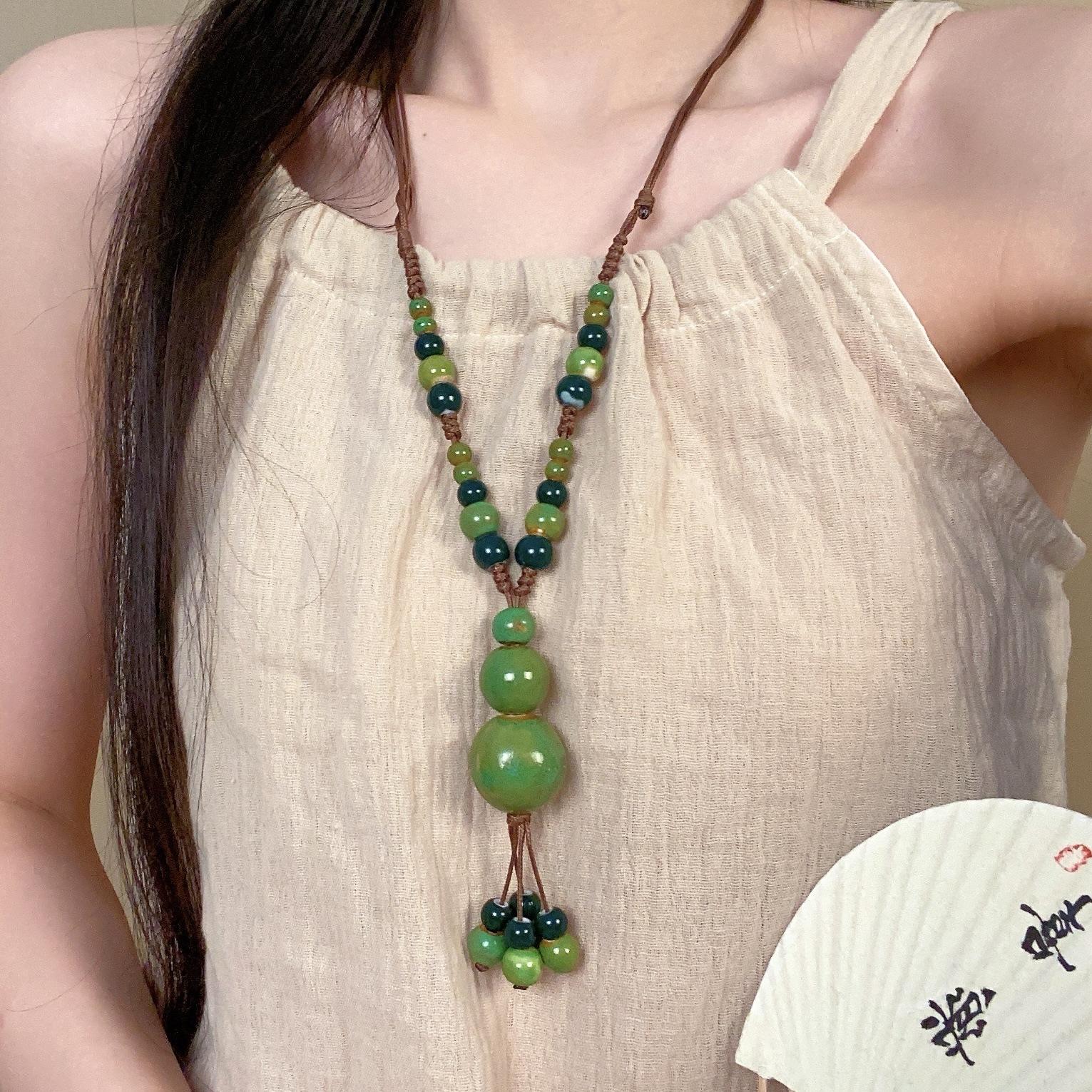 Vintage Style Beaded Necklace with Gourd Pendant Adjustable Length Handmade Natural Material Statement Jewelry for Women and Men One Size зелёный