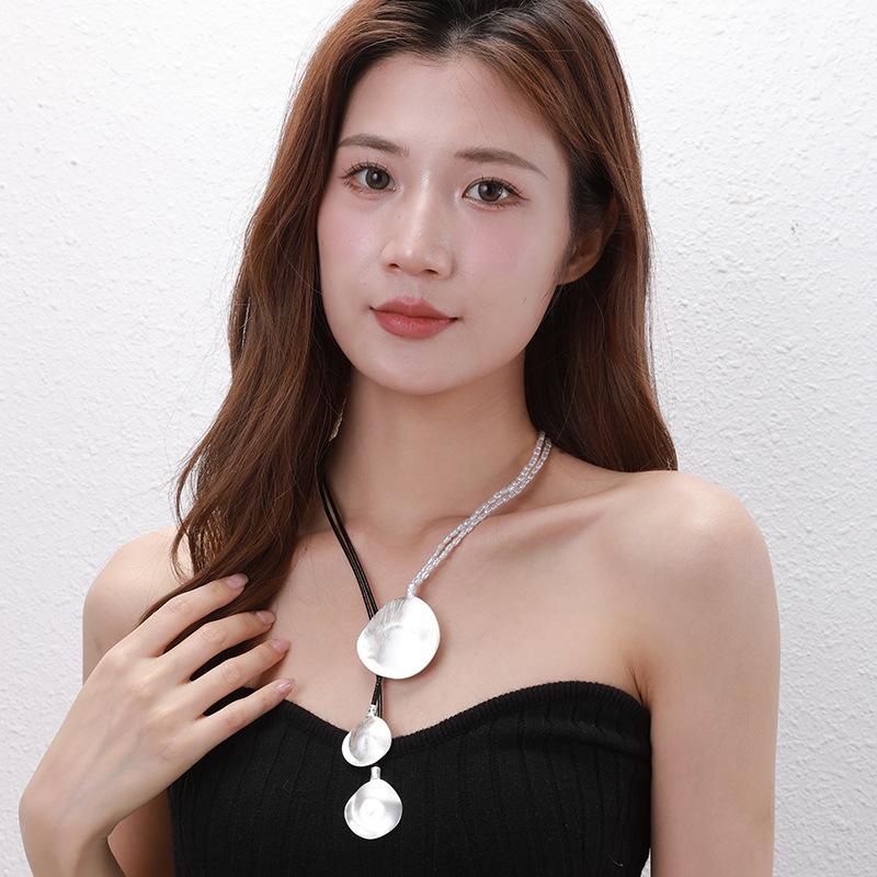 New pendant necklace, geometric premium clavicle chain, women's fashion versatile pearl style
