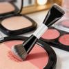 Pincel de Maquiagem Dupla Face Com Cerdas Macias e Densas Para Base Contorno Blush Perfeito Para Maquiagem Diária Uso em Viagem