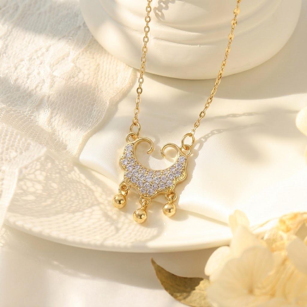 Emerald Zirconia Four-Leaf Clover Rotating Necklace - Luxury Dopamine Accent Clavicle Chain