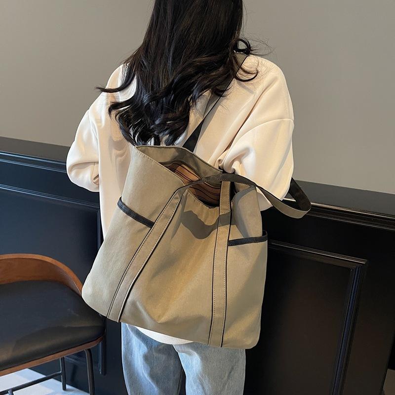 Retro fashion commuter tote bag niche design leisure travel shopping bag women's bag student class shoulder bag