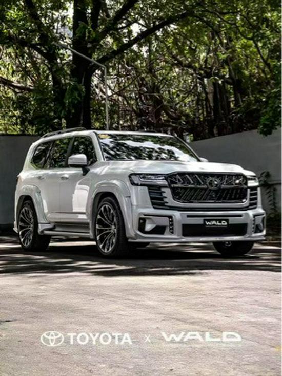 Compatible Body Kit for 2022-2024 Land Cruiser LC300 with Wheel Arches & Grille.